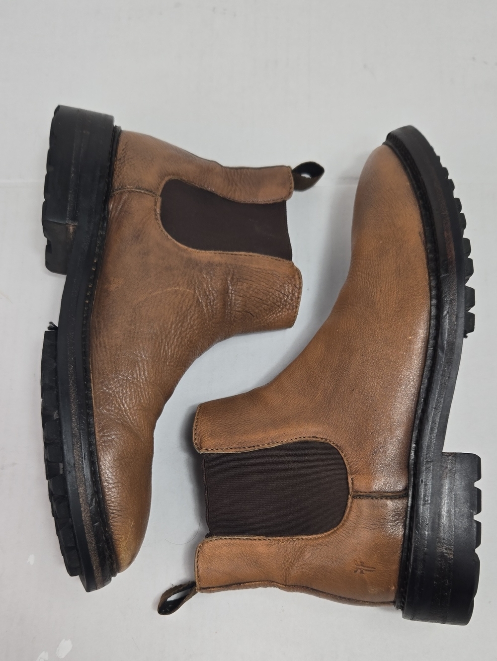 Frye Greyson Chelsea Boots  Sz 8.5 D Tan/ Black Leather  Men's sz 8.5 Women=9.5